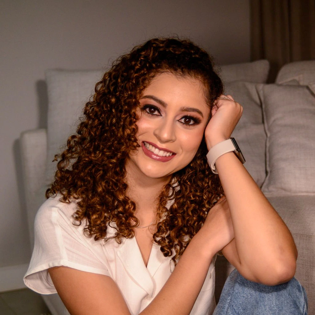 Larissa Monieli Cardoso, Psicóloga Clínica Online