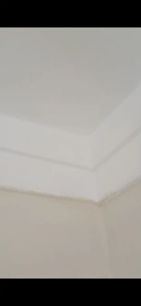 Detalhe de preparo no canto entre teto e paredes